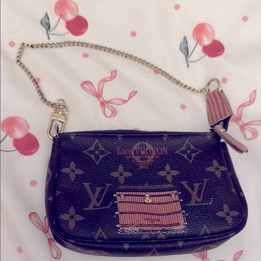 Louis Vuitton Dark Brown Monogram Pouch limited Trunk Edition with chain!